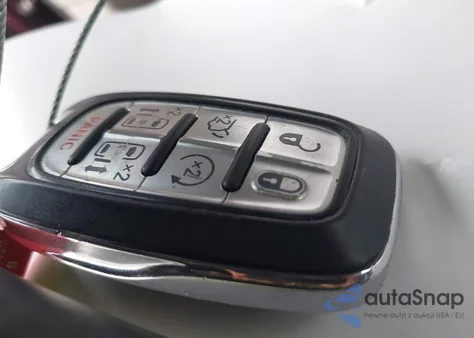 2017 Chrysler Pacifica Touring-L z USA, uszkodzony, nr VIN 2C4RC1BG2HR795679